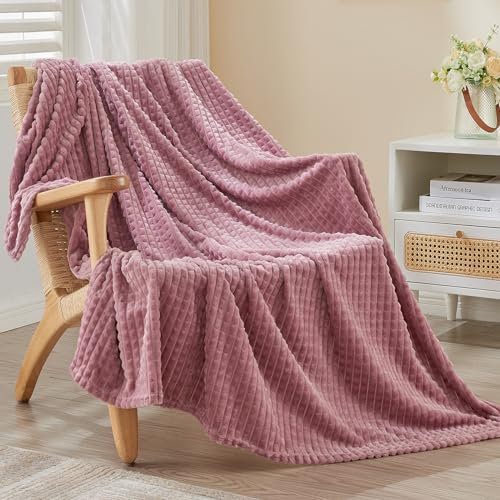 EMME Coperta Pile Plaid Morbida - 3D Touch Coperta Divano, 150 x 200cm, Coperta di Flanella Calda e Soffice, Lavabile, Coperta Letto Singolo, Matrimoniale, Coperta per Casa, Picnic, Lilla