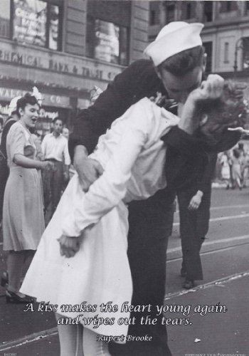 Kiss Krieg Goodbye mit Zitat von Rupert Brooke 7 x 5 Karte Foto Kunstdruck Poster Famous Bild End of World War 2 Romantic schwarz & weiß