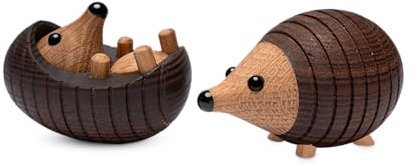 Spring Copenhagen Stick - Süßes kleines Holz-Igel | Holzfigur | 7,3 x 4,4 x 4,3 cm | Wohn-, Kinderzimmer | Holz (FSC-Thermoesche, Eiche) | Holzfigurinen Kollektion | Design von Chresten Sommer