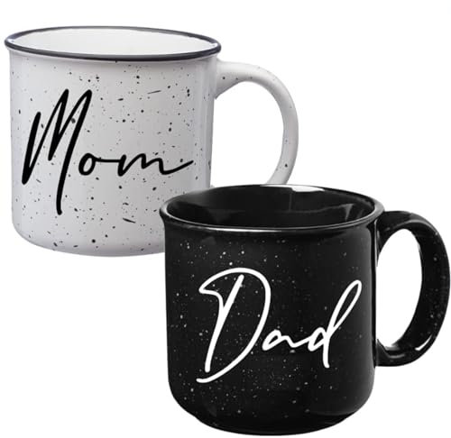 Tipit Drinkware Schwangerschaftsgeschenk Est 2022 - New Mommy and Daddy Est 2022 11 oz Tassenset mit and So The Adventure Begins Strampler (0-3 Monate)-Top Geschenkset für Mama und Papa - Babyparty