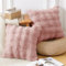 Tospass 2er Set Kissenbezug 50x50 cm Rosa Künstlich Kaninchenfell Kuschelkissen Flauschig Weich Glatt Sofakissen Dekokissen, Deko Wohnzimmer Zierkissen Couchkissen mit Unsichtbarer Reißverschluss