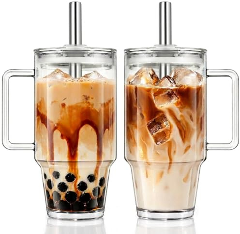 KEMORELA 2er-Set 710ml Glasbecher mit Griff, Deckel & Edelstahl-Strohhalmen – Wiederverwendbare Mason Jar Trinkgläser für Eiskaffee, Smoothies, Säfte & Tee – Inkl. Reinigungsbürste