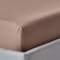 HOMESCAPES Satin Spannbettlaken Bio-Baumwolle 160x200 cm braun, Bio Bettlaken mit Gummizug, Fadendichte 400