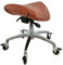 VAKON SALON - Sattelhocker mit Neigung Hellbraun, Sattelstuhl, Rollhocker höhenverstellbar von 50-65 cm, Drehhocker, Praxishocker, Bürohocker, Arbeitshocker
