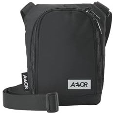 AEVOR Schwarze Cross-Body Bag, wasserabweisende Gürteltasche, verstellbarer Schultergurt, Reißverschluss, Kuriertasche, Black Eclipse, schwarz