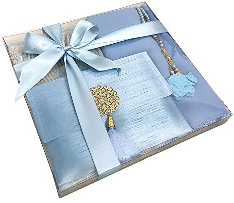 Ilm Verlag Geschenkbox Set für islamische Anlässe mit Gebetsteppich, Tesbih, Kopftuch, Pouch und Buch mit ausgewählten Koransuren (Blau)