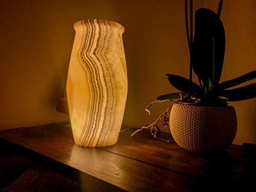 Maison Zoe Alabaster Steinlampe - Leuchtvase- handgeschnitzte Dekovase - Regallampe ~ 4Kilos