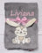 BotoBaby® - Babydecke mit Namen und Geburtsdatum - Geschenk Taufe Geburt ★ (Grau - Hase)