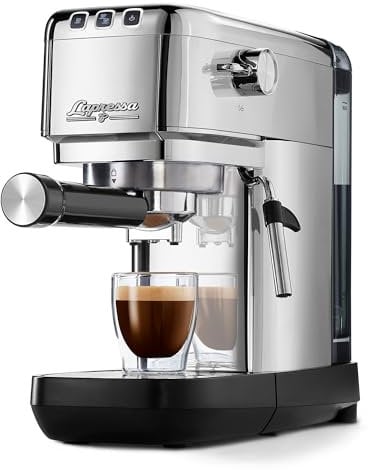 Tchibo Siebträger Espressomaschine Lapressa (15 bar, 980ml Wassertank), Pre-Infusion Technologie, mit 2-Tassen-Funktion und Milchschaumdüse, inkl. zwei doppelwandigen Sieben (Silber)