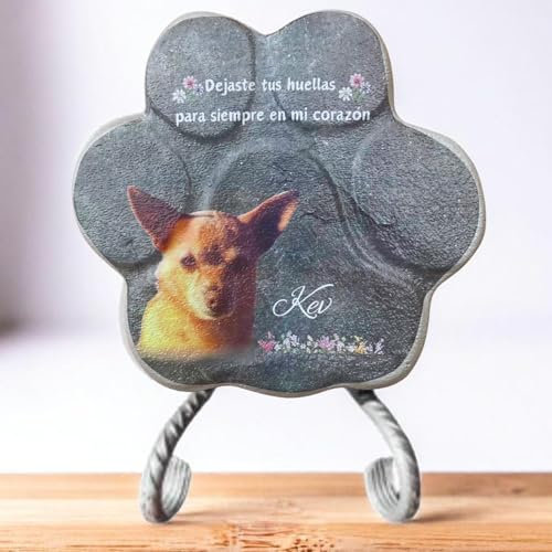 Lápida para Mascotas con Foto Personalizada – Huella de Hormigón con Nombre y Soporte | Recuerdo con Imagen para Jardín o Interior.
