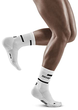 CEP - THE RUN COMPRESSION SOCKS MID CUT für Herren | Mittellange Laufsocken in weiß mit Kompression | Regenerierende Kompressionsstrümpfe für Männer | Gr. III | M