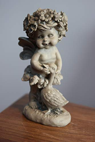 Unbekannt Kleine Elfe Lalula, stehend mit Gans, aus Resin, betonfarben, H 15 cm