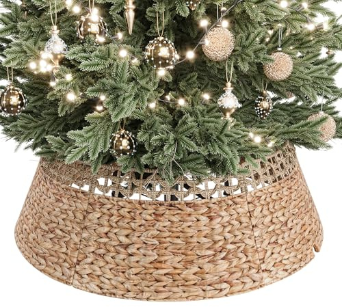 ELYKEN 33 Inch Woven Rattan Christmas Tree Collar, Stylish Seagrass & Water Hyacinth Xmas Tree Skirt for Artificial Trees, Wicker Tree Base Cover with Cord Cut-Out Farmhouse Tree Ring for Home Decor