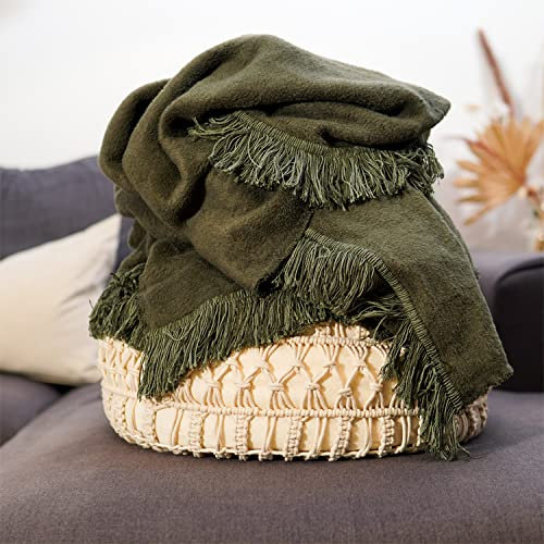 blanketino Kuscheldecke mit Fransen 210×150 cm - Kuschlig warme Sofadecke Wohndecke aus weicher hochwertiger Baumwolle in versch. Farben (Dunkelgrün)