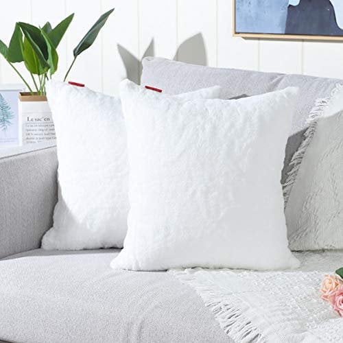 Mandioo 2er Set 40x40 cm reinweißen Faux Fur Flauschigen Kissenbezüge Moderne Künstlich Pelz Kissenhüllen Dekorative Sofakissen Dekokissen Weicher Zierkissenbezug für Wohnzimmer Sofa Schlafzimmer