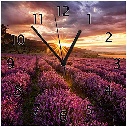 Wallario Design-Wanduhr Lavendelfeld bei Sonnenuntergang - Sonnenstrahlen aus Glas, Motiv-Uhr Größe 30 x 30 cm, Schwarze Zeiger