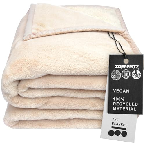 Zoeppritz The Blanket – Extra weiche Decke aus recyceltem Polyester, vegan, beidseitige Felloptik, Allergiker geeignet, Meander Design (Sand, 150x200cm)