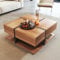 Azkoeesy Modern Couchtisch mit 4 Schubladen für Wohnzimmer, 78x78x36 cm, mit Stauraum unten, Liniendesign (Natur)