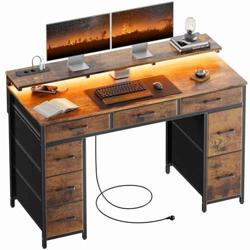 HLFURNIEU LED Bureau Gaming avec 8 Tiroirs en Tissu, 120 x 50 cm, Brun | Prise Intégrée, Port USB, Rangement, Support de Moniteur, pour Étudier, Travailler et Jouer, Facile à Assembler