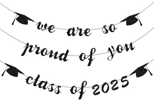 Tourima Graduation Deko, Graduierung Banner, We Are So Proud of You Class of 2025 Abschluss Deko mit Graduation Hat Muster, Schwarz