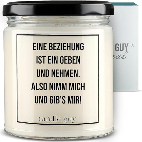 candle guy Duftkerze im Glas [Brennzeit 70h] - Duft-Kerze handgemacht mit Spruch | Freches Geschenk für Frauen, Freundin, Geburtstag | 100% Sojawachs, schöne natürliche Düfte mit ätherischem Öl