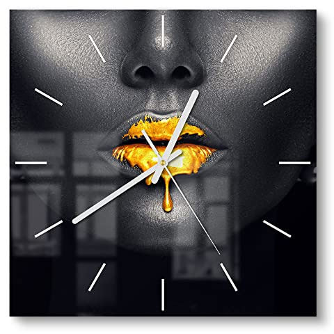 DEQORI Glasuhr | 30x30 cm | Motiv Goldbedeckte Lippen | ausgefallene leise Design Uhr aus Glas | Wanduhr für Wohnzimmer & Küche | moderne Hingucker Uhr für die Wand