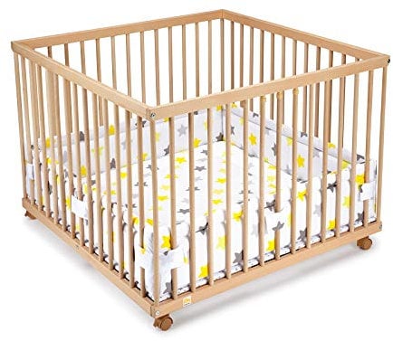 FabiMax Baby Laufgitter 100x100 Natur, stufenlos höhenverstellbar, mit Schlupfsprossen, Laufstall aus massivem Buchenholz (Gelbe Sterne)