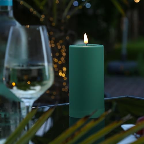 MARELIDA LED Kerze Outdoor DELUXE Homeart mit realistischer 3D Flamme Stumpenkerze Kunststoff für Innen/Außen grün (D: 7,5cm - H: 15cm)