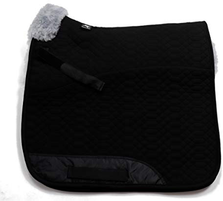 Engel Reitsport | SCHABRA1-D-SCH-SIL | Schabracke | Steppstoff | Lammfell im Sattelbereich | Half Lined | Fellkranz vorne | Dressur | Stoff schwarz Fell Silber