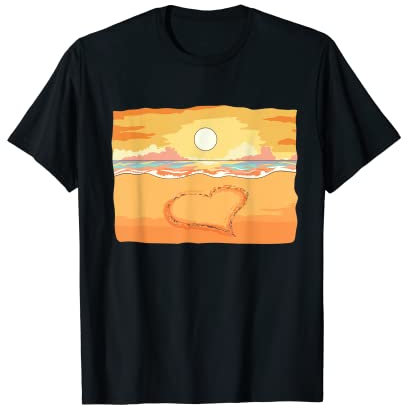 Herz im Sand gemalt am Meer mit Sonnenuntergang T-Shirt