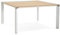 Beige-Weißer Schreibtisch | Quadratischer Besprechungstisch | Bürotisch mit Naturholzoptik | 140x140 cm | Chromdetails | Modernes Design | Warm & Einladend | Ideal für kreative Meetings | KERIX