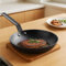 Navaris leichte Gusseisenpfanne Ø25cm - Leichtbau Eisenpfanne - Pfanne aus Gusseisen - gusseiserne Grillpfanne Steakpfanne ofenfest - Cast Iron Pan