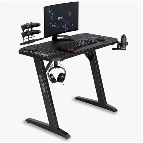 SENSE7 Scrivania Nomad Cybernetic, tavolo gaming 120x60 con gancio per cuffie, porta bevande, supporto controller e superficie in fibra di carbonio, Ergonomico e ideale per il gaming