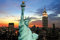 1art1 New York XXL Poster Freiheitsstatue Und Skyline Bei Sonnenuntergang Plakat | Bild 120x80 cm