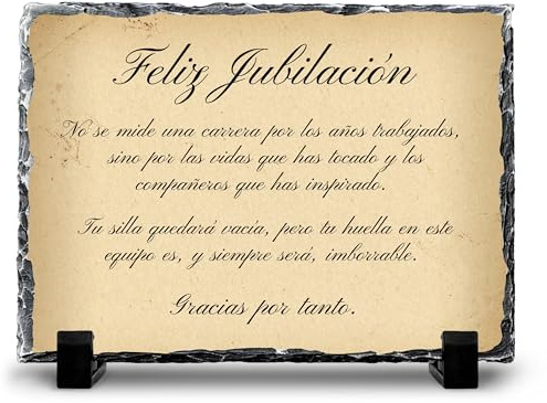 Quodelo Placa Jubilación de Pizarra Natural 19x14 cm - Regalo Emotivo para Compañeros y Amigos - Homenaje de Despedida con Acabado tipo Pergamino y Soportes para Sobremesa Incluidos