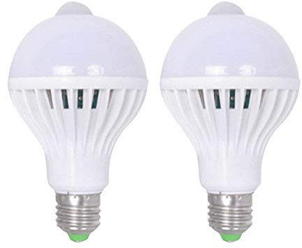 XUNATA 2 Stück E27 Kaltweiß LED Sensor Birne mit PIR Bewegungsmelder Energiesparlampe Glühbirne für Innenbeleuchtung (9W)