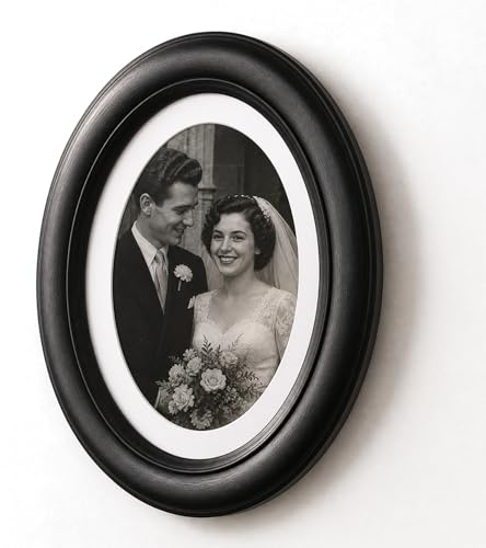 ULTECHNOVO 7 Inch Oval Wooden Photo Frame, Classic Black Picture Frame for Wall Hanging & Tabletop, Vintage Style WoodFrame for Wedding Gallery & Home Decor, Glass-Free DIY Design, 22x17cm