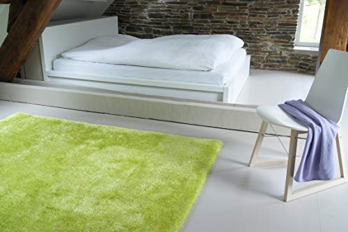 floor factory Moderner Teppich Seasons grün 140x200 cm - flauschig weicher Hochflor Teppich in aktuellen Trendfarben