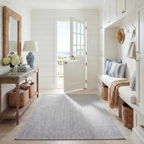 SAFAVIEH Outdoor Area Rug 5'3x7'7 - Courtyard Collection - Coastal Design, Grey & Navy, Durable & Easy Cleaning, Ideal for Patio, Entryway, Mudroom, Backyard (CY8022-36812)