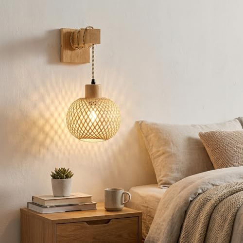 Alpinaluz Wandleuchte LUMA mit Holzhalterung und handgeflochtenem Bambus-Schirm, Metallbasis mit Holzoptik, kompatibel mit E27-Lampenfassung für Schlafzimmer und Wohnzimmer