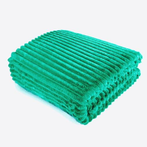 FEBE Kuscheldecke Smaragd Grün 160x200 cm Flauschig Tagesdecke Fleecedecke Flanell Decke Sofadecke Für Couch Wohndecke Wendedecke als Sofaüberwurf oder Wohnzimmerdecke
