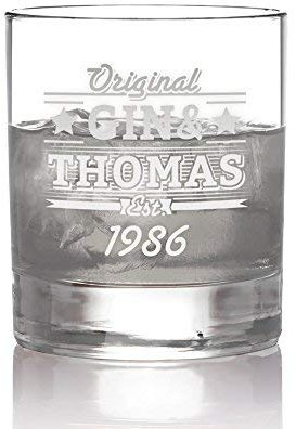 AMAVEL Ginglas mit Gravur, Personalisiert mit Namen und Jahreszahl, Tumbler, Gin & Tonic, Füllmenge: 320 ml, Trinkglas für Gin