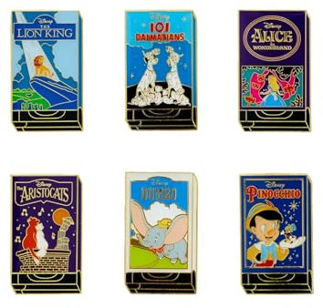 Loungefly - Disney Classic VHS Covers - Enamel Pin - 1 of 12 to Collect - Styles Vary - 101 Dalmatians - Blind Box - Emaille-Nadeln - Niedliche Brosche Zum Sammeln - Für Rucksäcke & Taschen