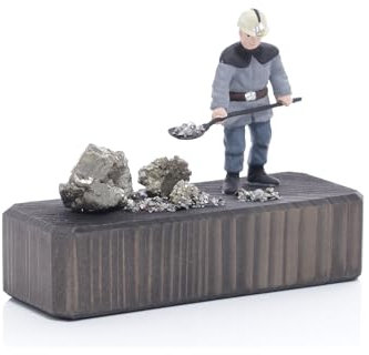Rudolphs Schatzkiste Miniaturbergwerk Sockel Wismut-Kumpel mit Bohrhammer mit Edelstein bunt BxHxT 9x12x4,5cm NEU Bergbau Bergwerk Weihnachtspyramide Schwibbogen Tischdekoration Dekoration