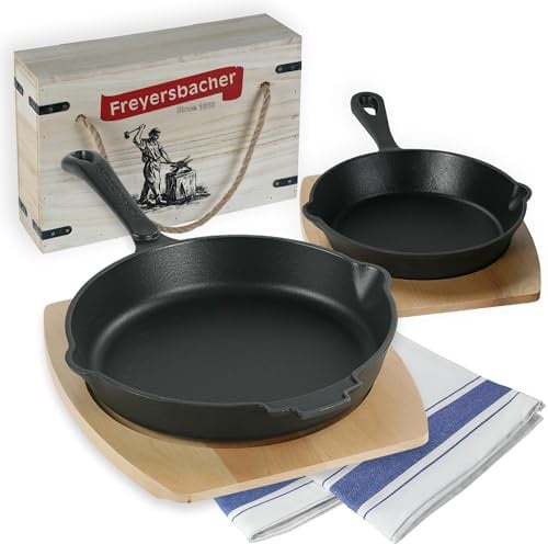 Freyersbacher Emaillierte Gusseisenpfanne Set 20/28 cm, Handgeschmiedete Emaille Pfanne mit zwei Schüttkerben, Antihaft Pfanne Pfannenset geeignet für Backofen Induktion Holzbackofen Grill