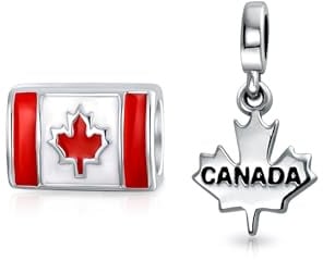 Set aus zwei kanadischen Urlaubs-Tourismus-Reiseanhängern mit rotem Emaille-Patriotischen Kanada-Flagge & Ahornblatt-Perlenanhänger für Frauen Teenager oxidiert .925 Silber für europäisches Armband