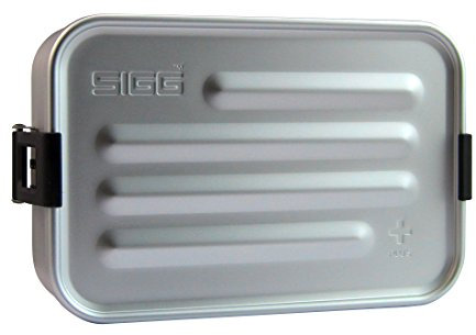 SIGG Metal Box Football, Lunch Box aus Aluminium mit Unterteilung, 0.9 Liter, Grün