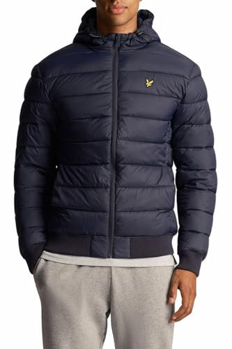 Lyle & Scott Quilted Wadded Jacket für Herren in Schwarz ist eine leichte, isolierte Steppjacke mit Kapuze, die perfekt für kühleres Wetter ist.