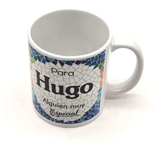 PLUS HOME Taza personalizada con nombre. Regalos personalizados con nombre y texto. Tazas con frases originales.HUGO