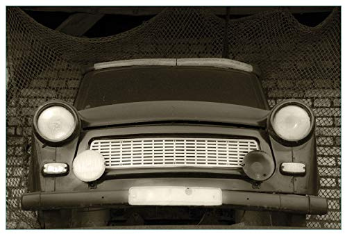 Wallario Küchenrückwand selbstklebend 90 x 60 cm, Motiv: Alter Trabbi in schwarz-weiß - Frontansicht Scheinwerfer | Spritzschutz abwischbar & pflegeleicht